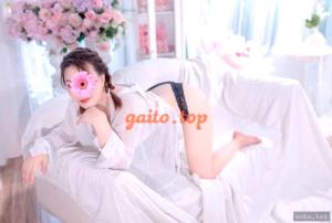 Ngọc Trinh Em – gái gọi Dĩ An